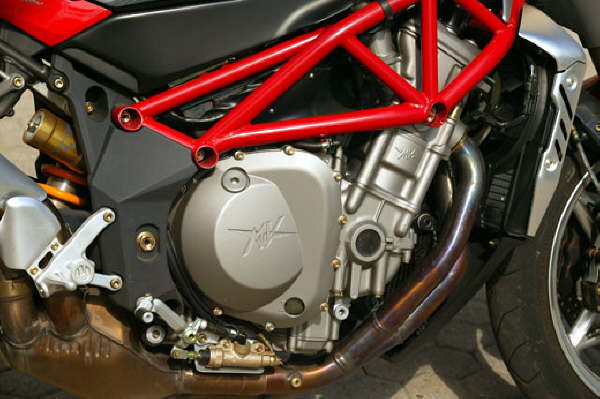 Brutale 910