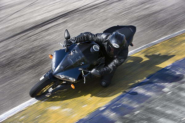 yamaha-r1-06-bikepics-423028